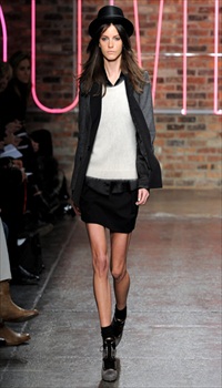 Jeisa at DKNY Fall/Winter 2011