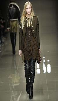 Julia N at Burberry Fall/Winter 2010