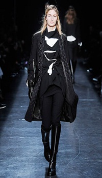 Linda V at Ann Demeulemeester Fall/Winter 2009