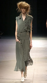 Alyssa S at Yohji Yamamoto Spring/Summer 2005